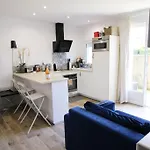 Avec Terrasse Privee, A Pied *