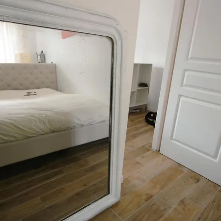 Avec Terrasse Privee, A Pied *