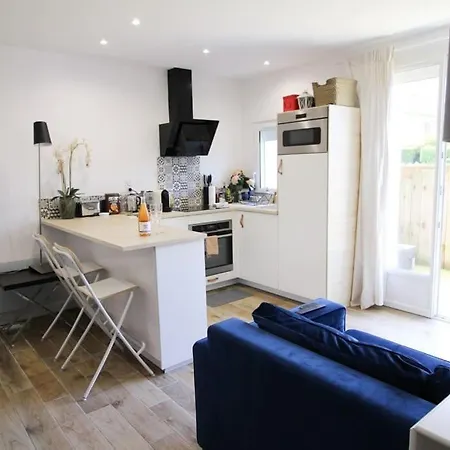 Avec Terrasse Privee, A Pied *