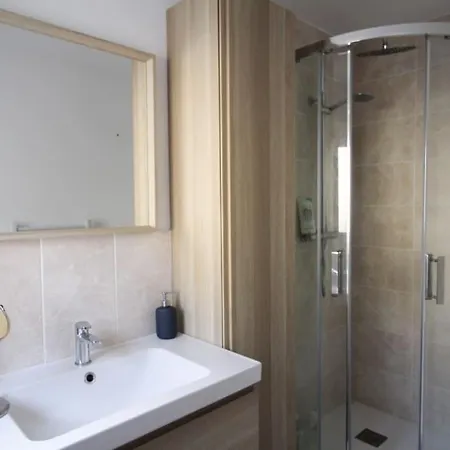 Avec Terrasse Privee, A Pied