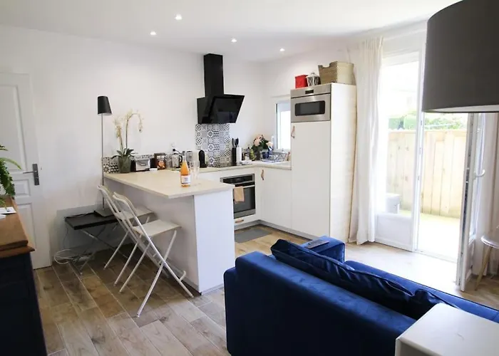 Avec Terrasse Privee, A Pied *